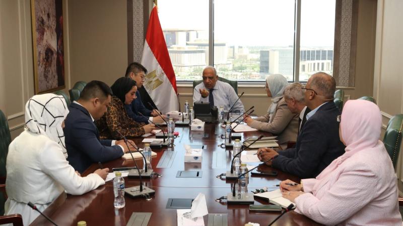 وزير الكهرباء يبحث مع «صن ريف سولار» الصينية التعاون بمجالات الطاقة المتجددة