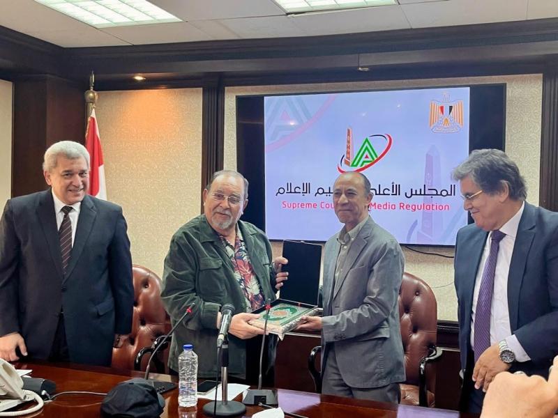 الأعلى للإعلام يُكرّم الإعلامي الكبير حسام الدين فرحات