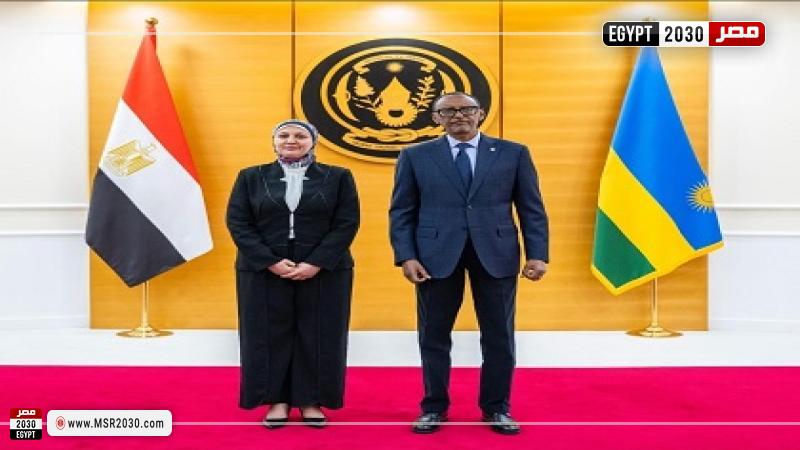 الرئيس الرواندي يلتقي السفيرة المصرية
