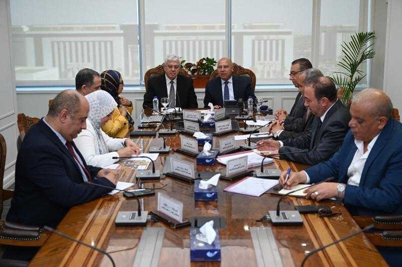 وزير الصناعة والنقل يعقد اجتماعا مع وزير التعليم العالي لمتابعة الخطوات التنفيذية لإنشاء جامعة النقل المصرية