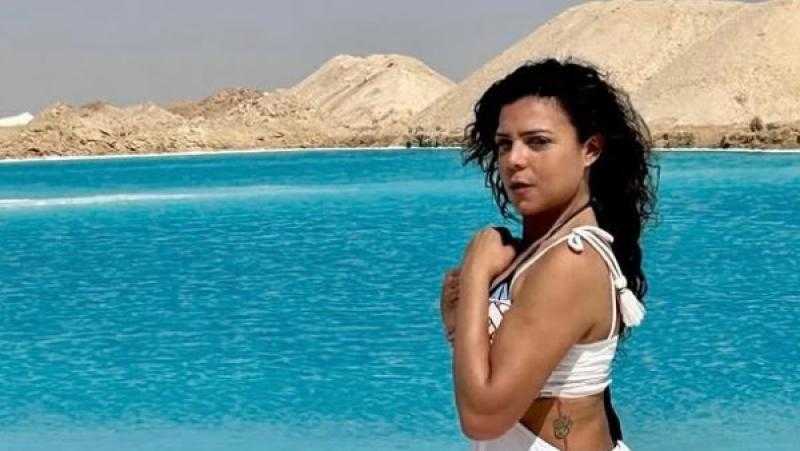 ناهد السباعي تشارك جمهورها بإطلالة صيفية جديدة