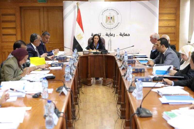 وزيرة التضامن الاجتماعي تترأس اجتماع مجلس أمناء المؤسسة القومية لتنمية الأسرة والمجتمع