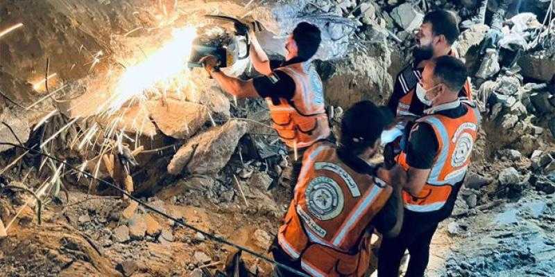 مدير جمعية الإغاثة الطبية في قطاع غزة: طواقم الإنقاذ تعاني من الإنهاك الشديد