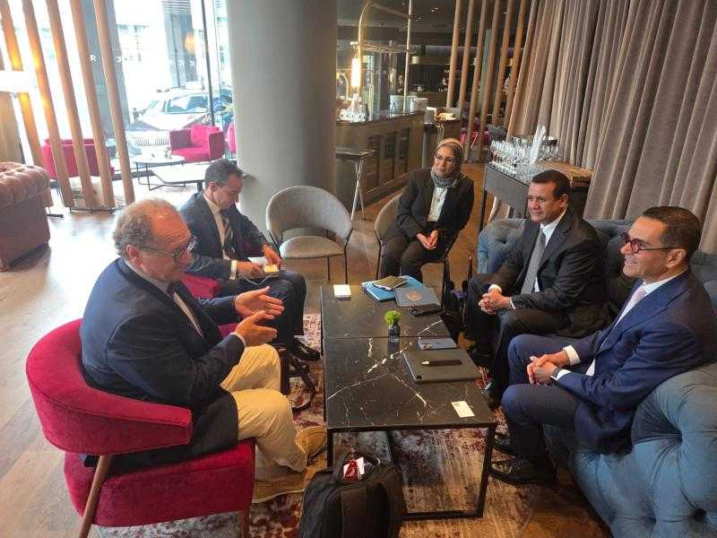 وزير الاستثمار والتجارة الخارجية يلتقى مسؤولي شركة ABC البلجيكية المتخصصة في تصنيع المحركات