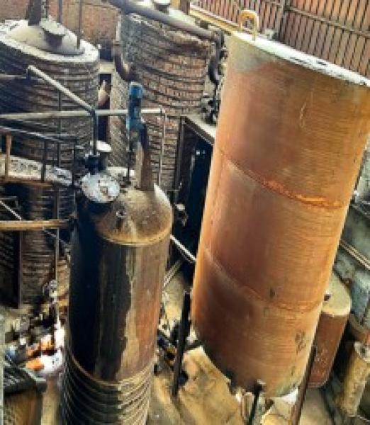 ضبط مصنع بدون ترخيص لإعادة تدوير زيوت سيارات مستعملة بالشرقية