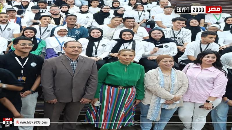 عميدة آداب عين شمس