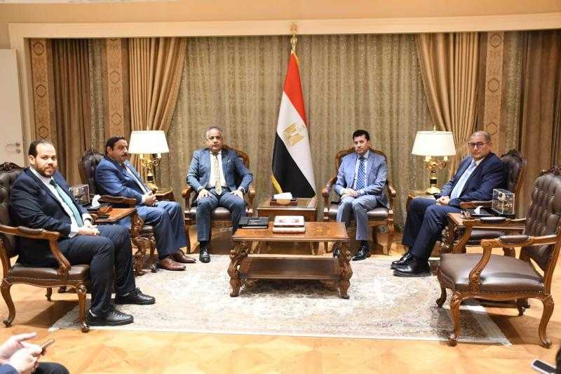 وزير الشباب والرياضة يلتقي رئيس جمعية رجال الأعمال الأفارقة لفتح  فرص استثمارية  في أفريقيا في المجال الشبابي والرياضي