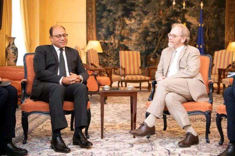 سفير مصر ببروكسل يبحث مع رئيس مجلس النواب البلجيكي التطورات في الشرق الأوسط ودور مصر في تعزيز الاستقرار