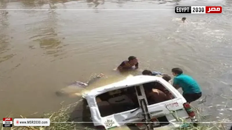 نجاة 4 طلاب من الموت عقب انقلاب سيارة بترعة - أرشيفية 