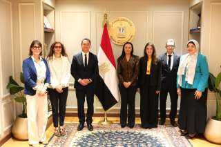 وزيرة التضامن الاجتماعي تلتقي السفير الفرنسي بالقاهرة
