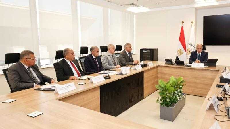 وزير الري يبحث مع المدير الإقليمي للوكالة الفرنسية للتنمية سبل تعزيز التعاون