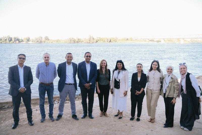 محافظ قنا يبحث مع وفد أممي خطة إعادة الإحياء المتكامل لمنطقة دندرة