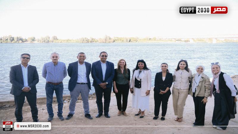 محافظ قنا
