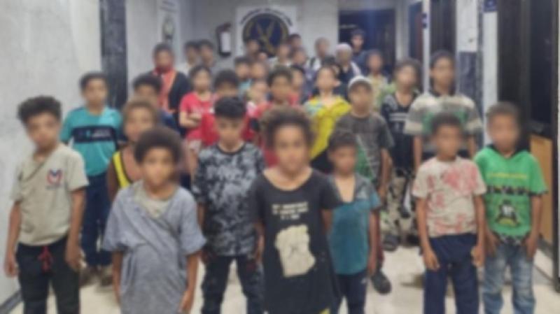 ضبط 35 حدثا أثناء أعمال التسول واستجداء المارة فى القاهرة والجيزة