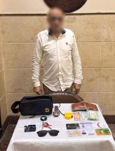 ضبط مسن لسرقته حقائب المصلين داخل مسجد بالبحيرة