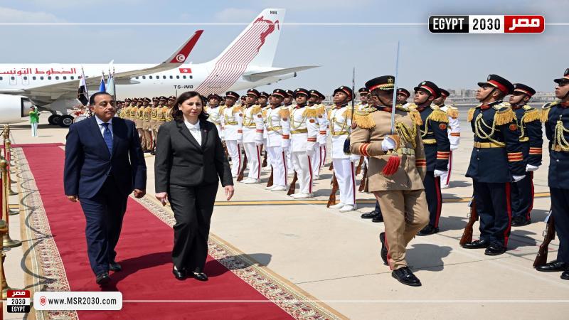 مدبولي يستقبل نظيرته التونسية بمطار القاهرة الدولي