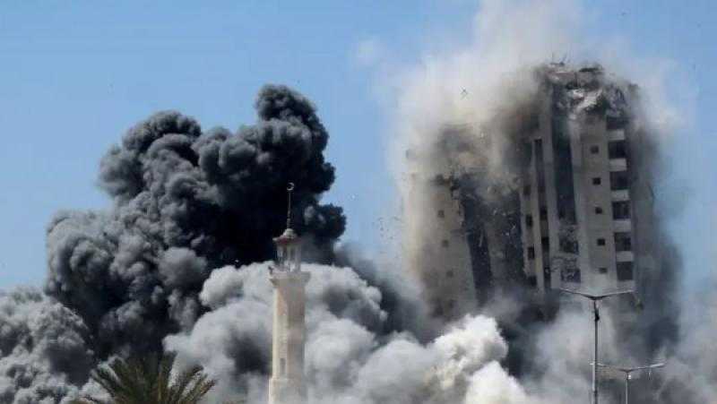 في إطار حرب الإبادة .. جيش الاحتلال يقصف أبراج غزة مجددًا