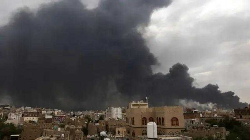 عاجل | انفجارات عنيفة تهز صنعاء.. إسرائيل تعلن قصف جهاز الدعاية الحوثي ومعسكرات تابعة للجماعة