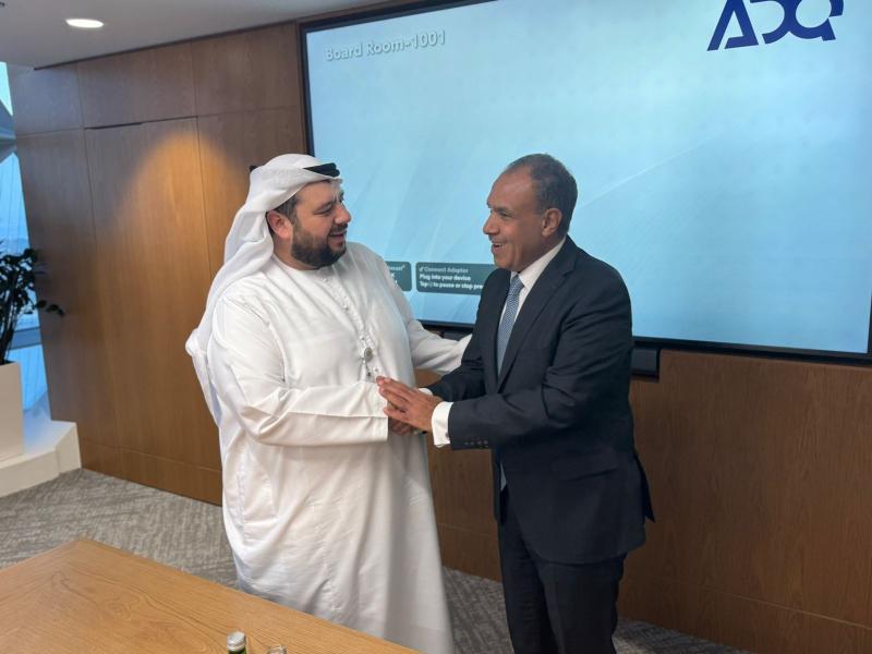 وزير الخارجية يلتقي وزير الاستثمار بدولة الإمارات