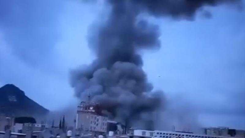 عاجل.. طائرات الاحتلال تستهدف مقرات الدعاية الحوثية ومنشآت الوقود ومعسكرات