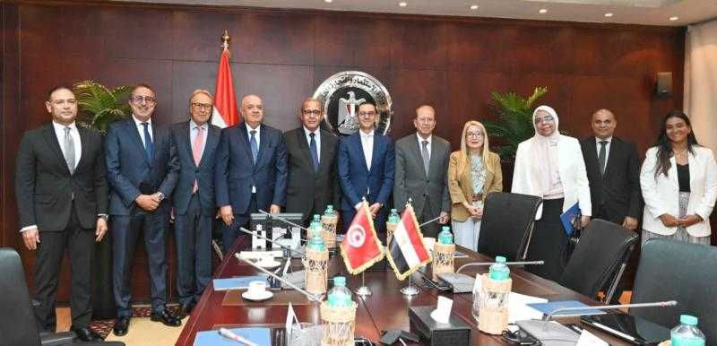 وزير الاستثمار والتجارة الخارجية يبحث مع رئيس الاتحاد التونسي للصناعة والتجارة سبل تعزيز التعاون التجاري ودعم الاستثمارات المشتركة بين البلدين