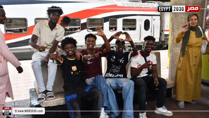 الأشقاء السودانيين بمحطة مصر 