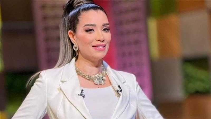 مروة صبري تهاجم أمل حجازي بسبب قرار خلع الحجاب