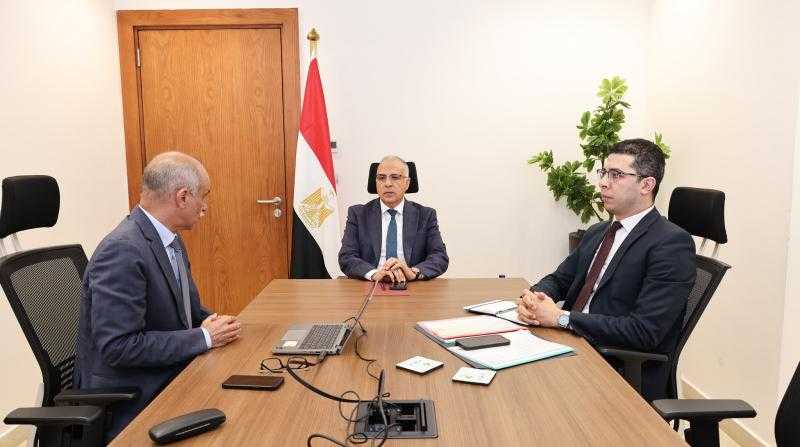 وزير الري يتابع أعمال تطوير برامج الرصد والمراقبة والتشغيل بالسد العالي