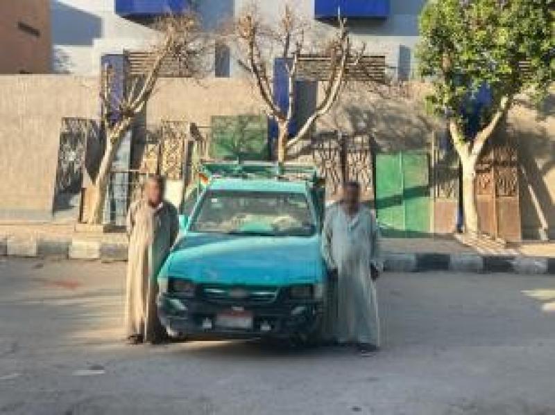 ضبط شخصين سرقا أبواب المدافن بالمنيا بعد تداول مقطع فيديو