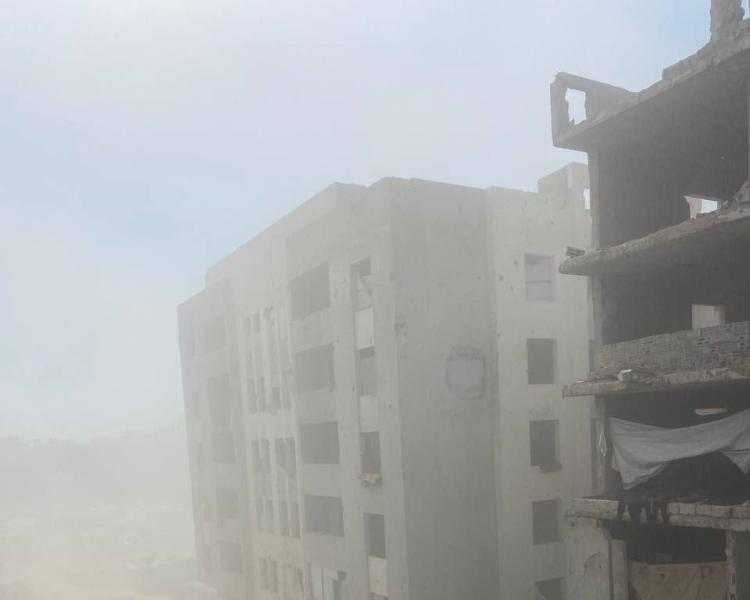 طائرات الاحتلال تقصف عمارة البراوي بجوار المدينة المصرية شمال غزة