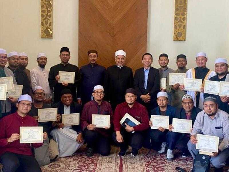 أكاديمية الأزهر العالمية تختتم فعاليات دورة «تنمية المهارات الدعوية» لوفد ”وزارة الشئون الإسلامية الماليزية”