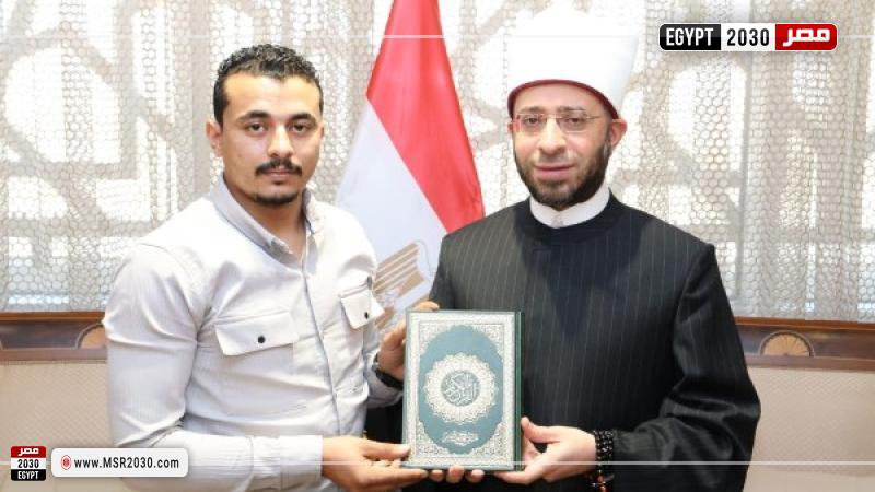 وزير الأوقاف يستقبل نجل الشهيد خالد عبد العال