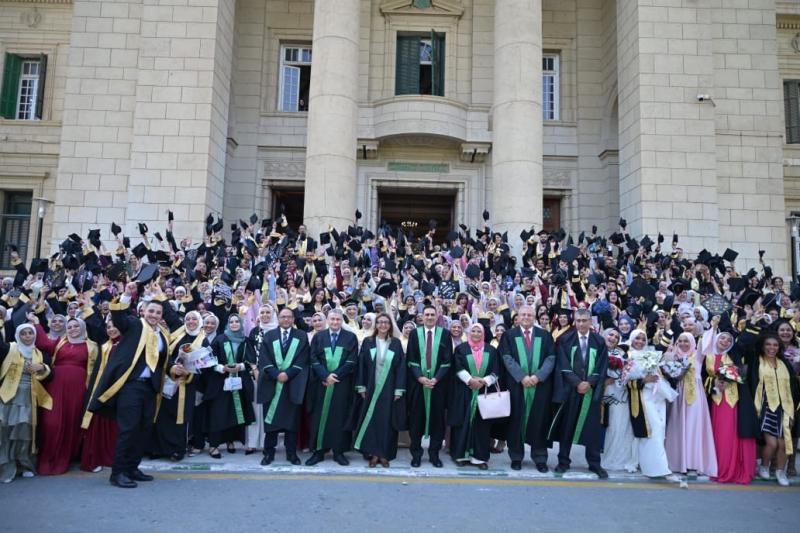 كلية الطب البيطري بجامعة القاهرة تحتفل بتخريج دفعة 2025 بقاعة الاحتفالات الكبرى بالجامعة