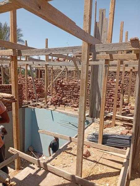 إيقاف أعمال بناء مخالف في المهد بقرية الصعايدة بمدينة الزينية بمحافظة الأقصر