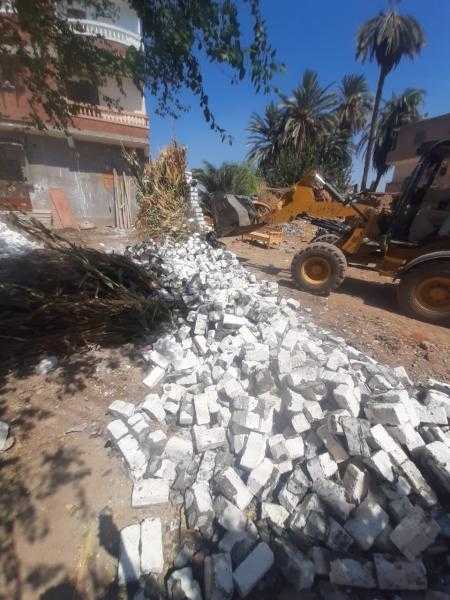 محافظ أسيوط: إزالة 18 حالة تعدي على أراضي زراعية ومباني مخالفة بمساحة 10 أفدنة و810 متر مربع