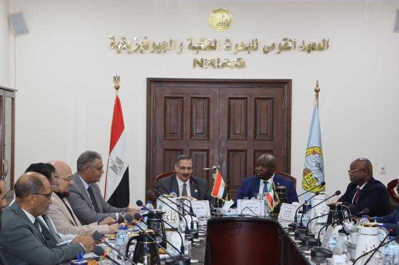 معهد البحوث الفلكية يستقبل وزير المعادن بجمهورية السودان لبحث التعاون المشترك