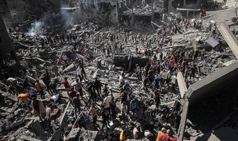 الاحتلال الإسرائيلي يكثف قصفه ويفجر الأبراج السكنية بمدينة غزة