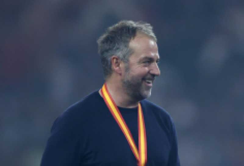 فليك قبل مواجهة فالنسيا: الفوز واجب على برشلونة.. ولا أعذار بسبب الملعب