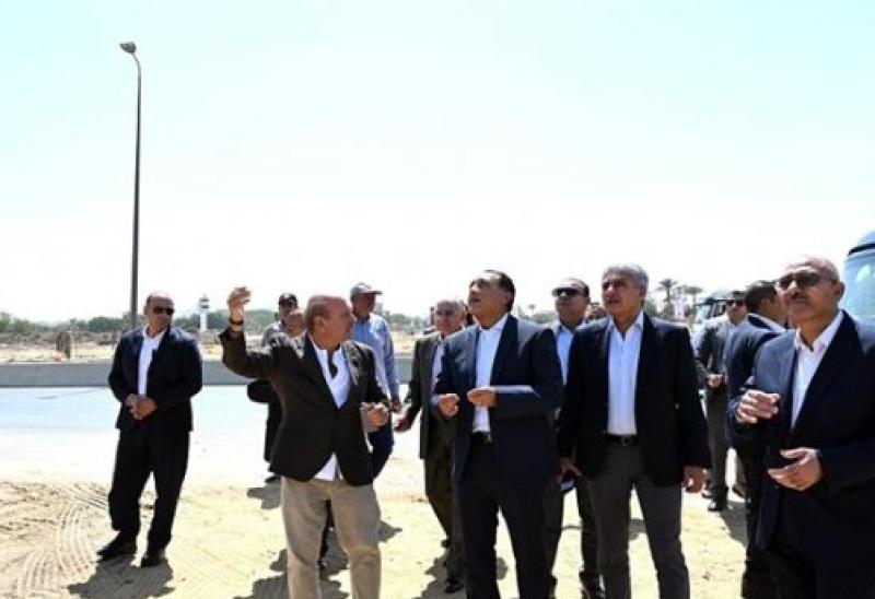 رئيس الوزراء يتفقد الممشى السياحي ضمن الاستعداد لافتتاح المتحف المصري الكبير
