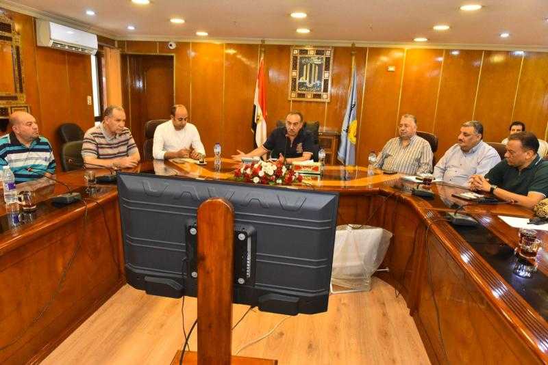 محافظ أسيوط يشدد على دمج التعليم الفني بسوق العمل وتوسيع برامج التدريب العملي