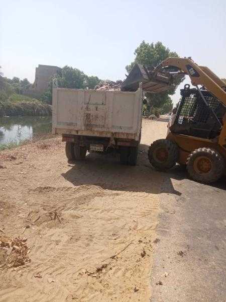 تمهيد وتسوية طريق المهدية وجسر العقيل بمدينة أرمنت بمحافظة الأقصر