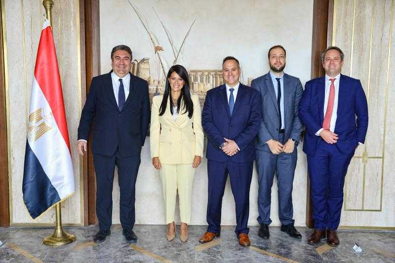 وزيرة التخطيط والتعاون الدولي تستعرض تطور مسار الإصلاح الاقتصادي خلال لقاء وفد مؤسسة ستاندارد آند بورز الدولية للتصنيف الائتماني