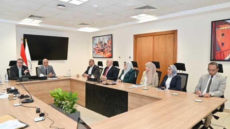 وزير الري يبحث مع رئيس ”التنظيم والإدارة” أعمال التطوير المؤسسي بالوزارة