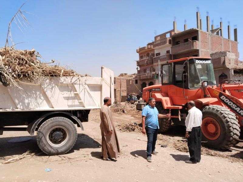 محافظ أسيوط: رفع 8 أطنان مخلفات من نواتج تطهير مصرف عنان بساحل سليم