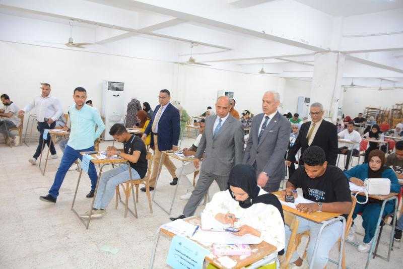جامعة أسيوط تعقد امتحانات المعادلة لطلاب التعليم الفني للالتحاق بكليات التجارة للعام الجامعي 2025–2026