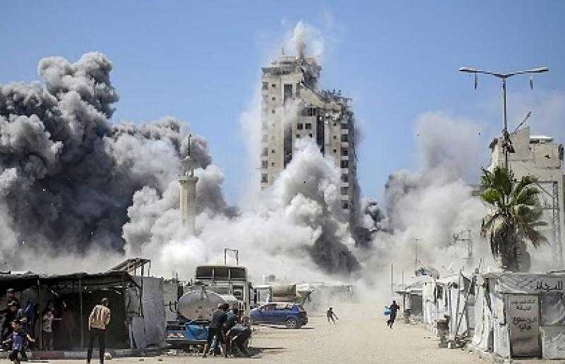 غزة.. جيش الاحتلال ينذر بقصف مبنى يحوي قطعا أثرية