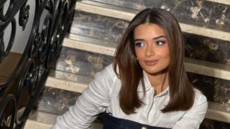 ملك أحمد زاهر تتألق بإطلالة شبابية على إنستجرام