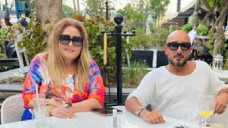 صورة جديدة بين نهال عنبر ونجلها