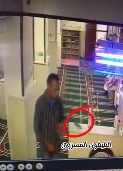 ضبط متهم بسرقة هاتف محمول من داخل مسجد بالإسكندرية