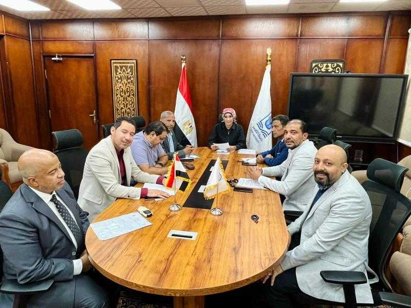 رئيس جامعة الأقصر تجتمع بعمداء الكليات لمناقشة الاستعدادات للعام الدراسي الجديد